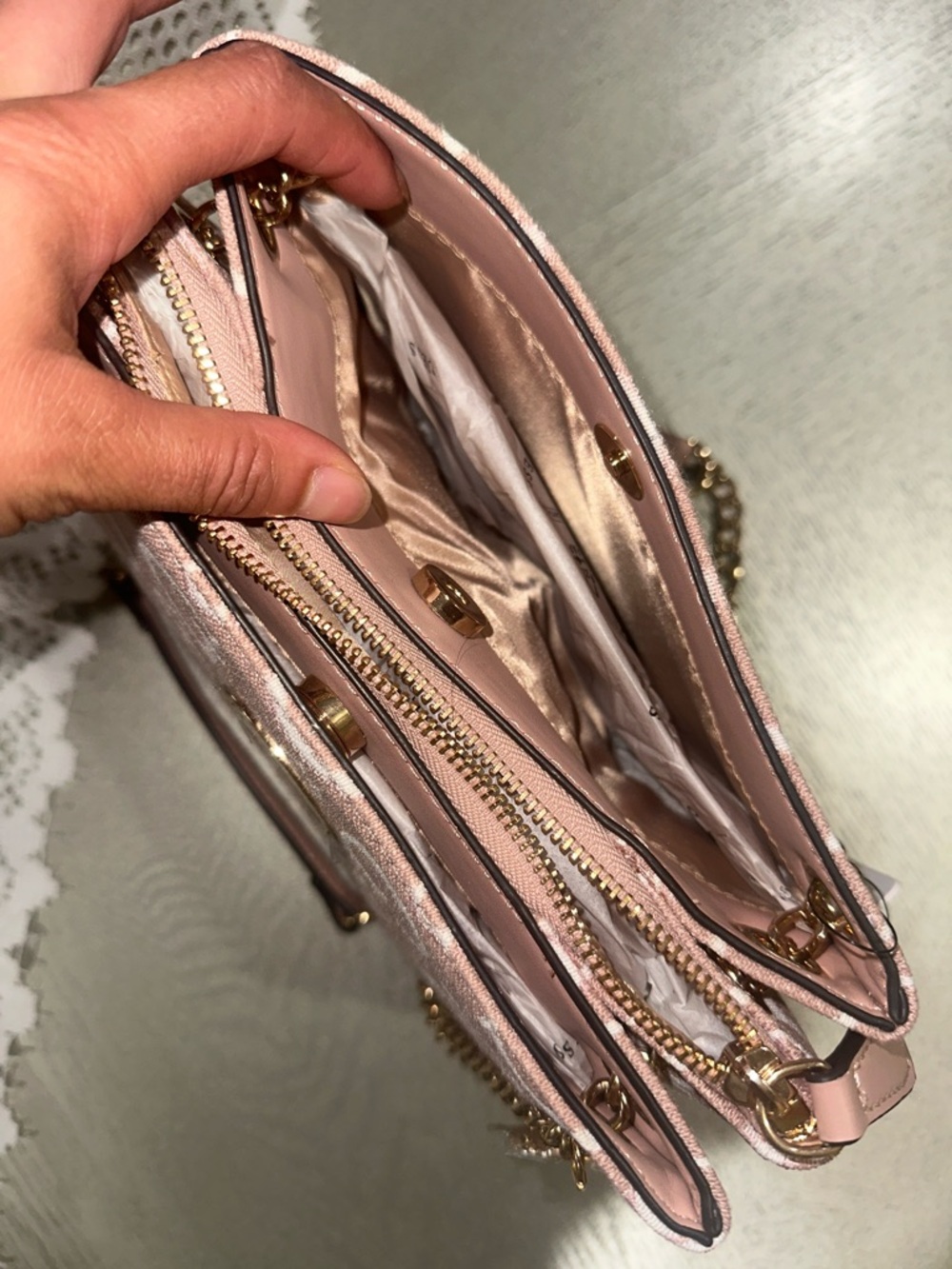 Guess - Picture 6 of 8